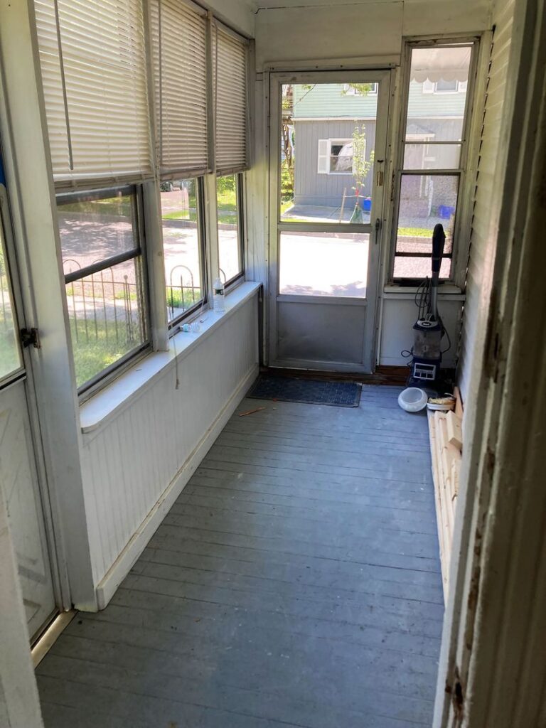 PRIVATE ROOM FOR RENT IN A FOUR BEDROOM APARTMENT Available for Immediate Move-in!