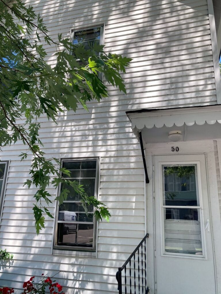 PRIVATE ROOM FOR RENT IN A FOUR BEDROOM APARTMENT Available for Immediate Move-in!