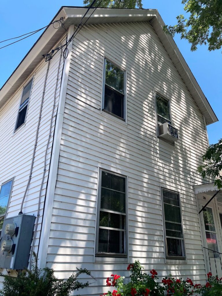 PRIVATE ROOM FOR RENT IN A FOUR BEDROOM APARTMENT Available for Immediate Move-in!