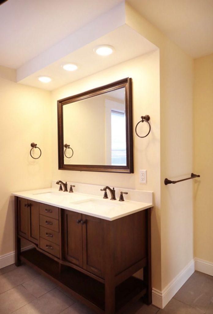 8 Chase St, Burlington, VT | Renovated 4 Bedroom Apartment Near UVM & Winooski | June 2027