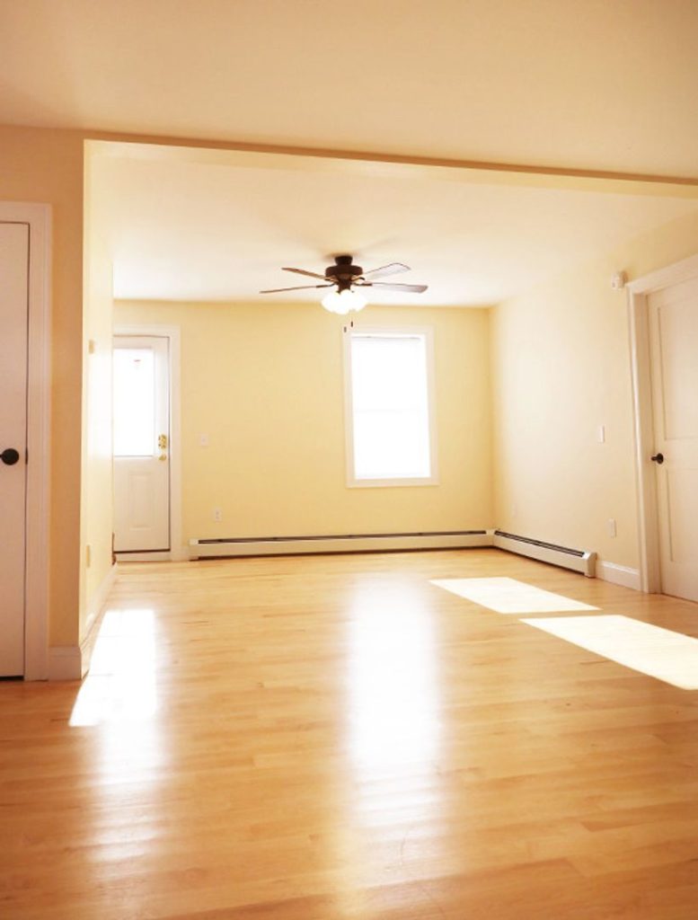 8 Chase St, Burlington, VT | Renovated 4 Bedroom Apartment Near UVM & Winooski | June 2027