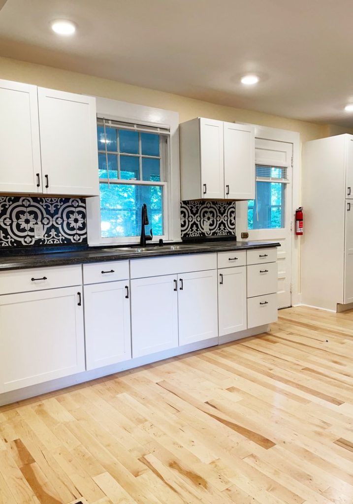 207 1/2 South Union St, Burlington, VT | 4 Bedroom Apartment Near UVM & Downtown | June 2027