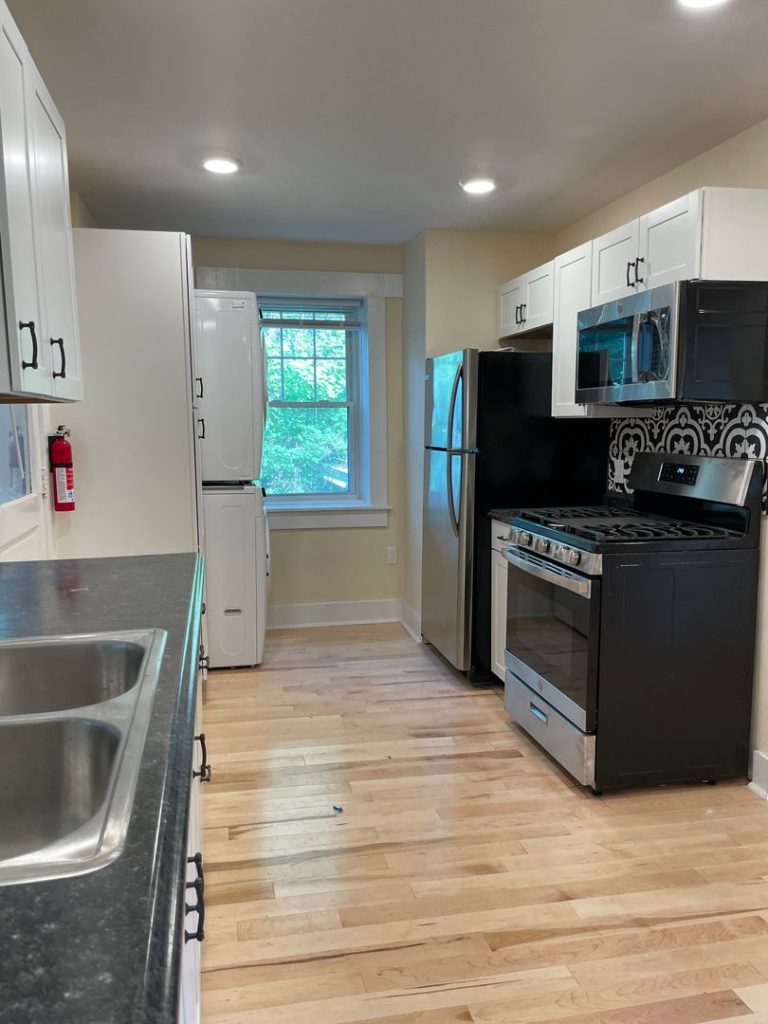 207 1/2 South Union St, Burlington, VT | 4 Bedroom Apartment Near UVM & Downtown | June 2027