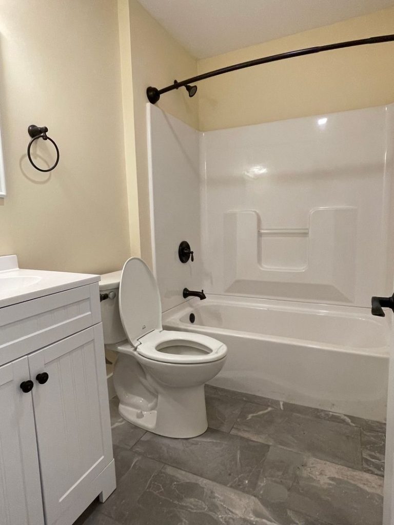 207 1/2 South Union St, Burlington, VT | 4 Bedroom Apartment Near UVM & Downtown | June 2027