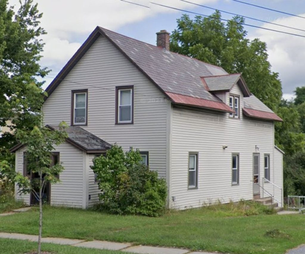 202 East Ave #1, Burlington, VT | Renovated 5 Bedroom Apartment Near UVM | June 2027