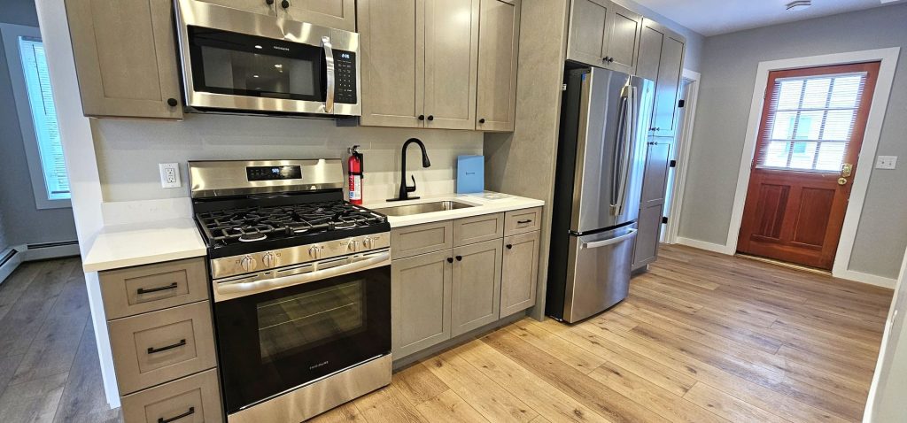 202 East Ave #1, Burlington, VT | Renovated 5 Bedroom Apartment Near UVM | June 2027