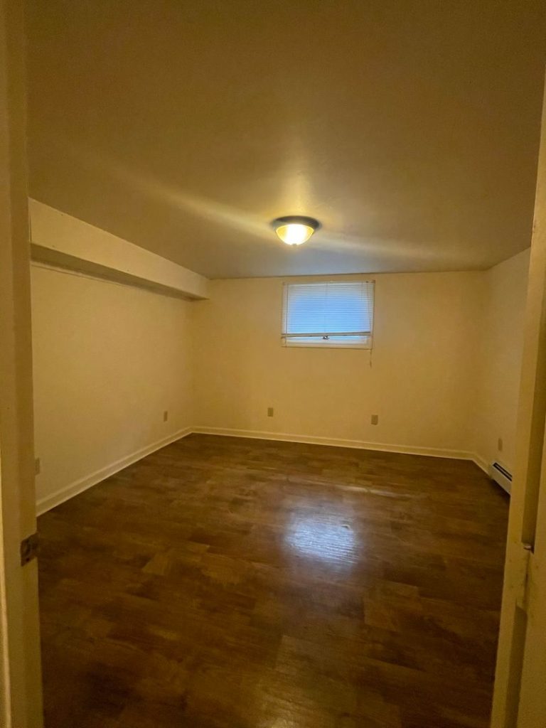 150 1/2 North St, Burlington, VT | 4 Bedroom Apartment Near Downtown & UVM | June 2027