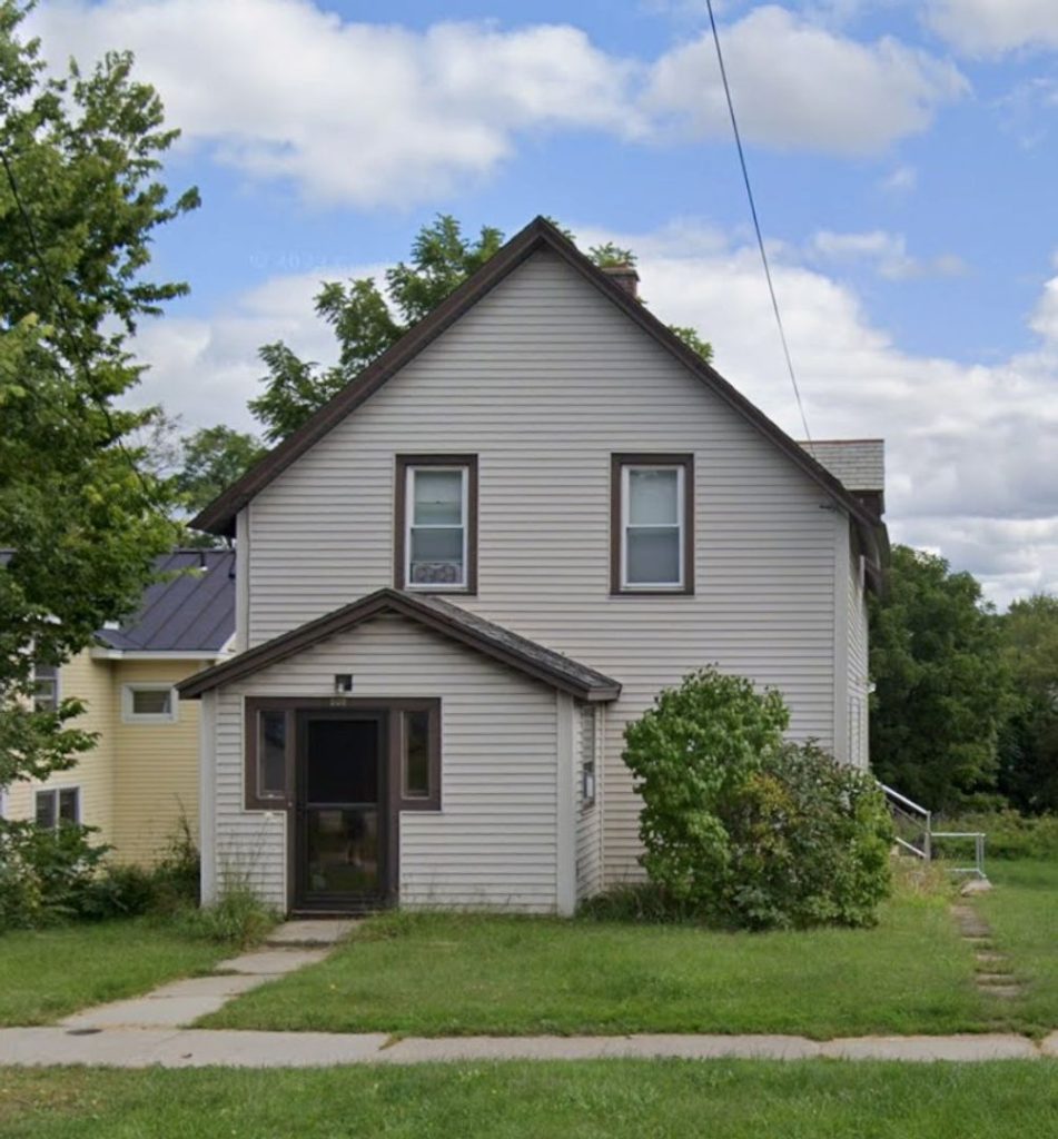 202 East Ave #1, Burlington, VT | Renovated 5 Bedroom Apartment Near UVM | June 2027