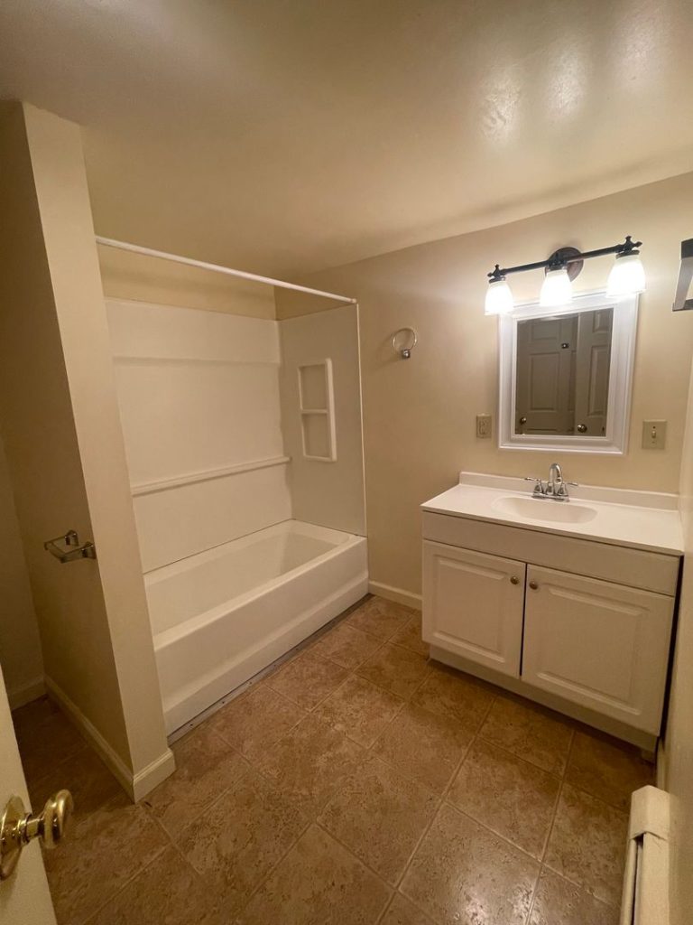 150 1/2 North St, Burlington, VT | 4 Bedroom Apartment Near Downtown & UVM | June 2027