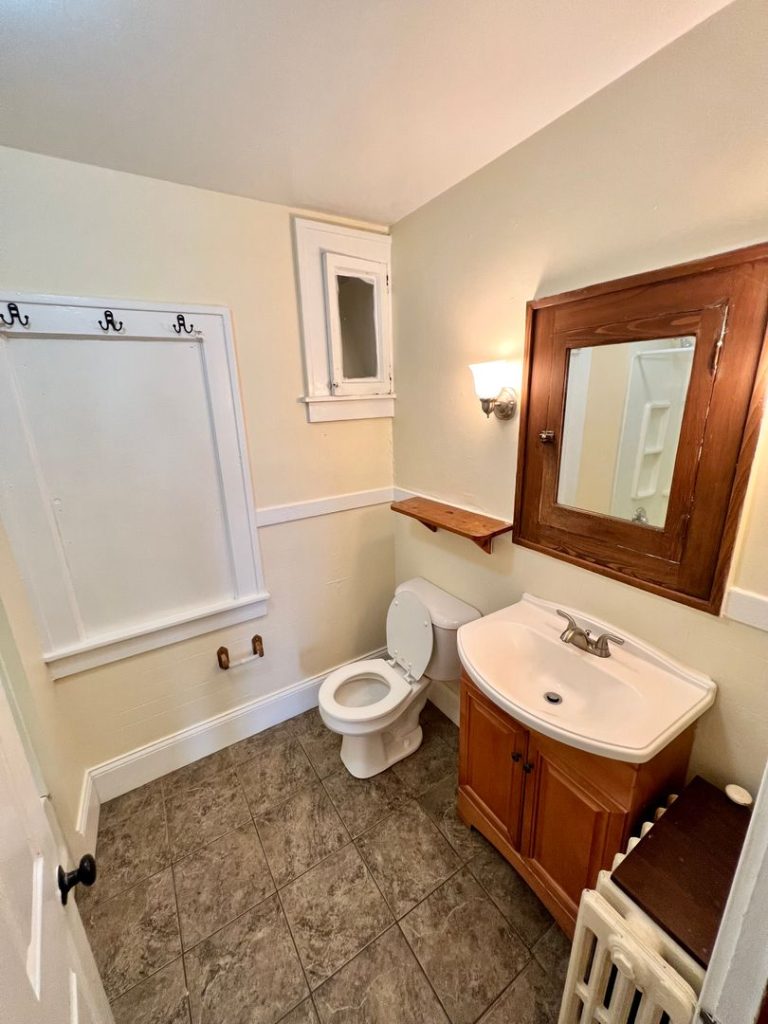 360 S Winooski Ave Apt B, Burlington, VT | 4 Bedroom Apartment Near UVM & Downtown | June 2027