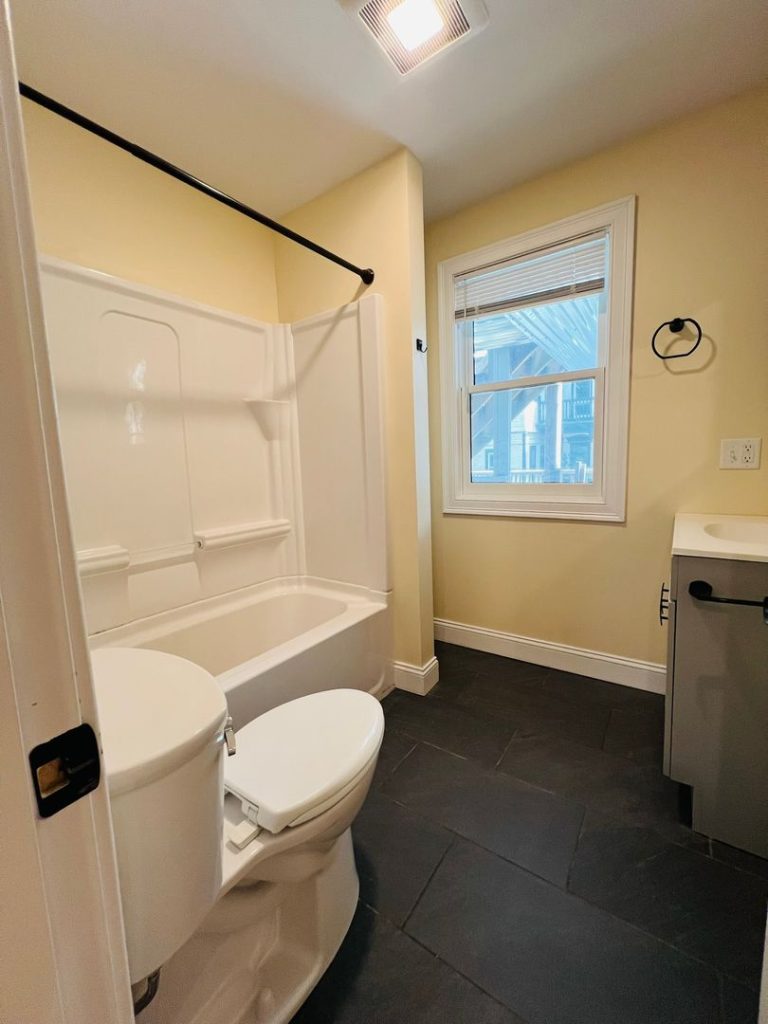 244 Maple St #3, Burlington, VT | 4 Bedroom Apartment Near UVM & Downtown | June 2027