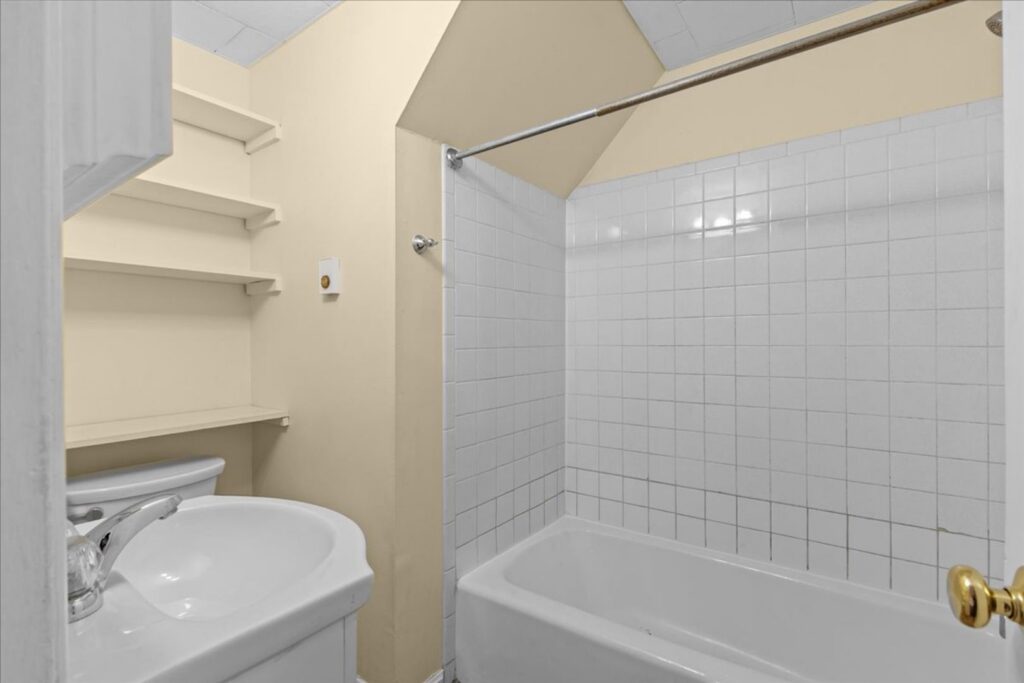 365 St Paul Street #6 -Available August 15th! – Burlington VT