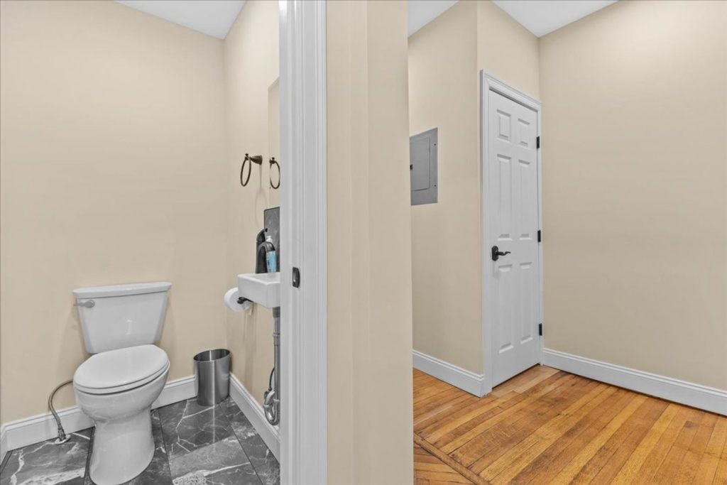 416 Pearl St #1, Burlington, VT | Renovated 4 Bedroom Apartment Steps from UVM | June 2027