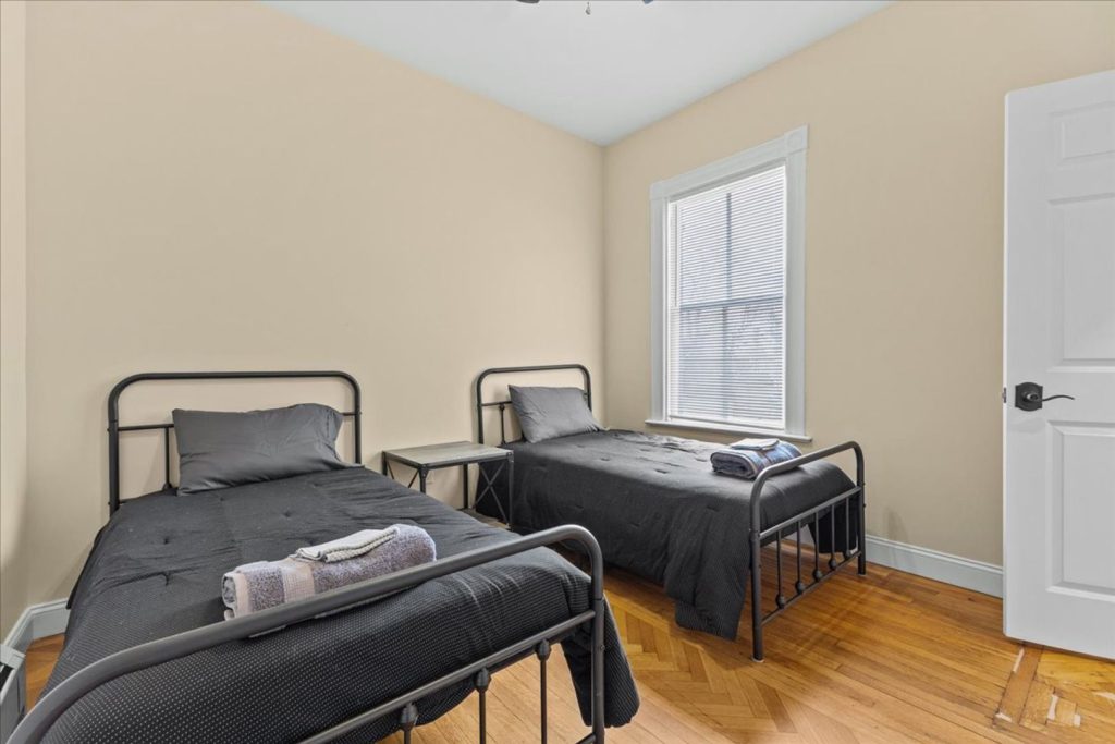 416 Pearl St #1, Burlington, VT | Renovated 4 Bedroom Apartment Steps from UVM | June 2027