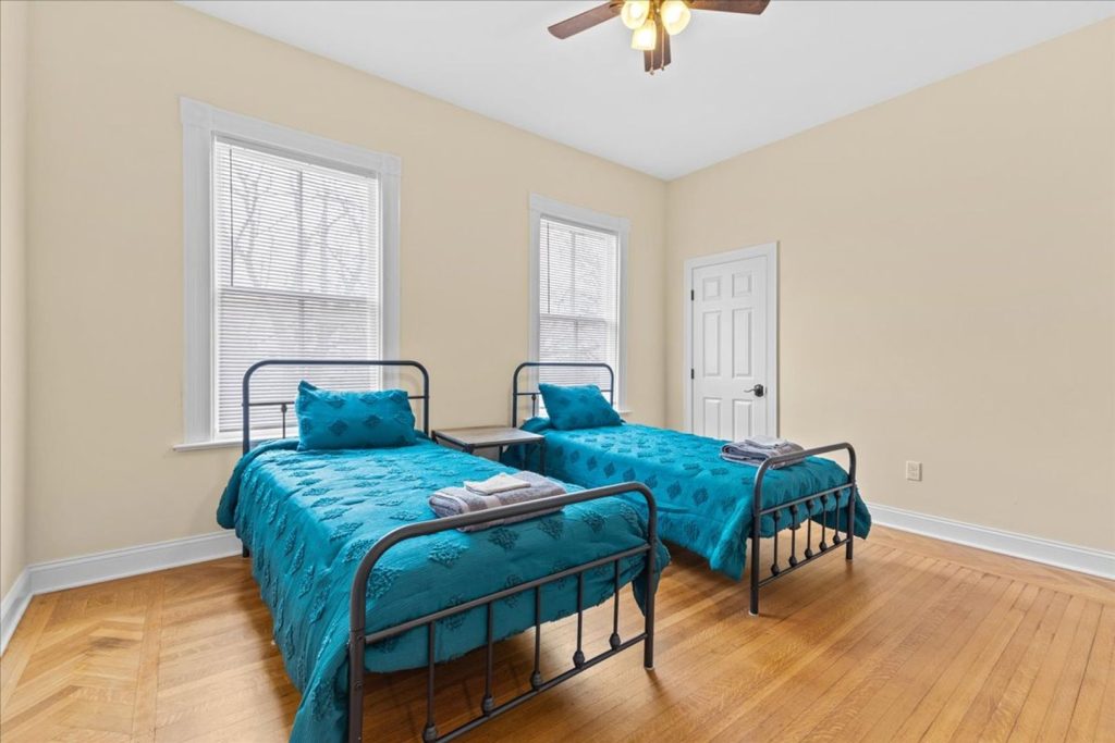416 Pearl St #1, Burlington, VT | Renovated 4 Bedroom Apartment Steps from UVM | June 2027