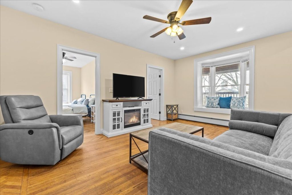 416 Pearl St #1, Burlington, VT | Renovated 4 Bedroom Apartment Steps from UVM | June 2027
