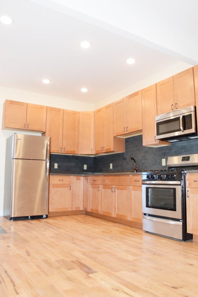 9 Bright St, Burlington, VT | 4 Bedroom, 2 Bathroom Apartment Near UVM & Downtown | June 2027