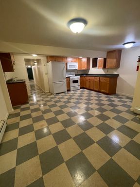 150 1/2 North St, Burlington, VT | 4 Bedroom Apartment Near Downtown & UVM | June 2027