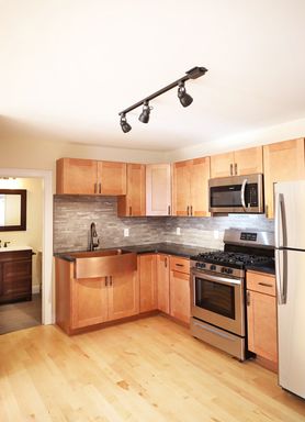 8 Chase St, Burlington, VT | Renovated 4 Bedroom Apartment Near UVM & Winooski | June 2027