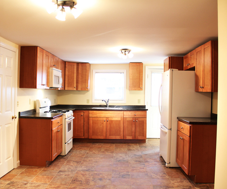 68B Chase St, Burlington, VT | 4 Bedroom Apartment Near UVM & Winooski | June 2027