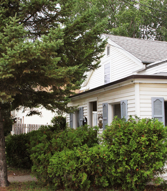 122 Archibald St, Burlington, VT | 5 Bedroom Apartment Near UVM | June 2027