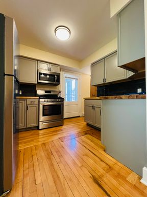 244 Maple St #3, Burlington, VT | 4 Bedroom Apartment Near UVM & Downtown | June 2027