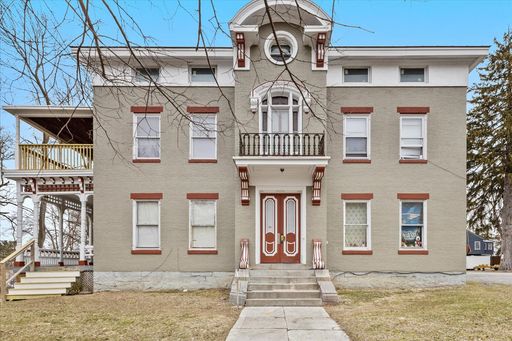 416 Pearl St #1, Burlington, VT | Renovated 4 Bedroom Apartment Steps from UVM | June 2027